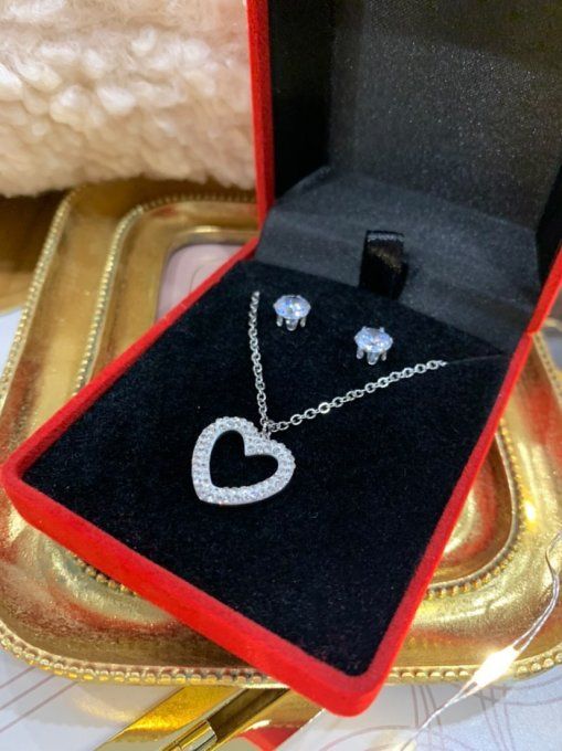 Coffret collier motif coeur et boucles d'oreilles