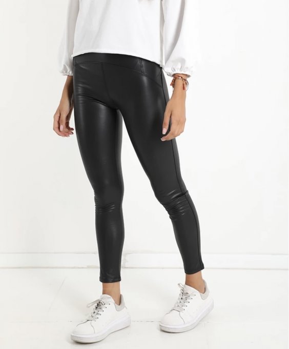 Legging simili cuir à découpes 