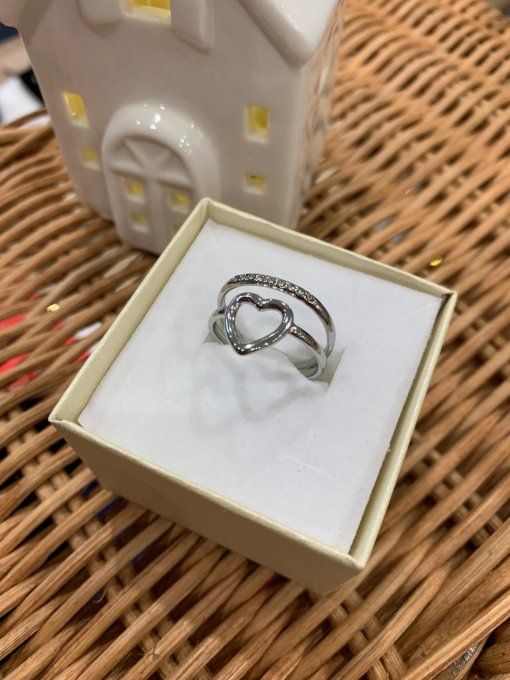 Bague réglable Alma dans sa boîte cadeau 