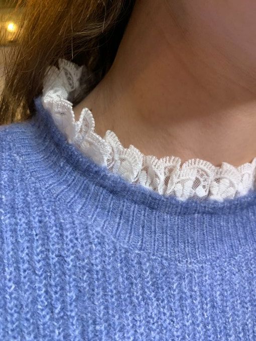 Pull col dentelle bleu 